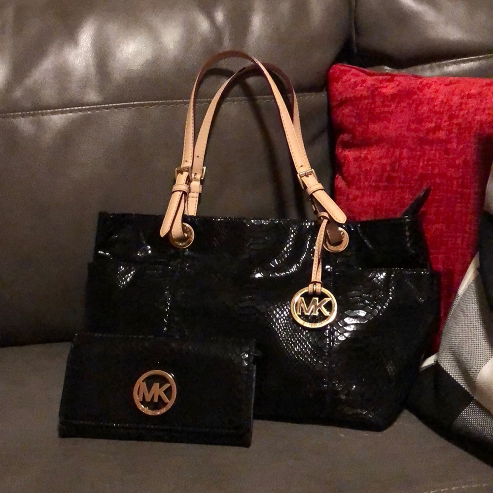 Michael Kors purse and wallet PENDING SALE
